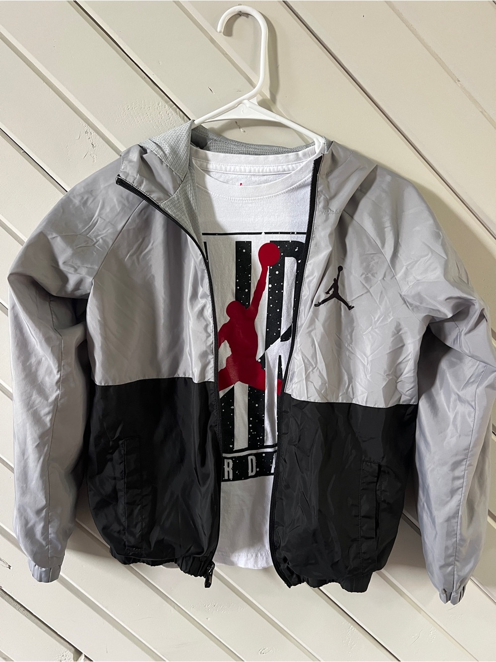 Vintage Nike Air Jordan Windbreaker Jacket & Matching Boy’s SS Shirt Sz M 8-10